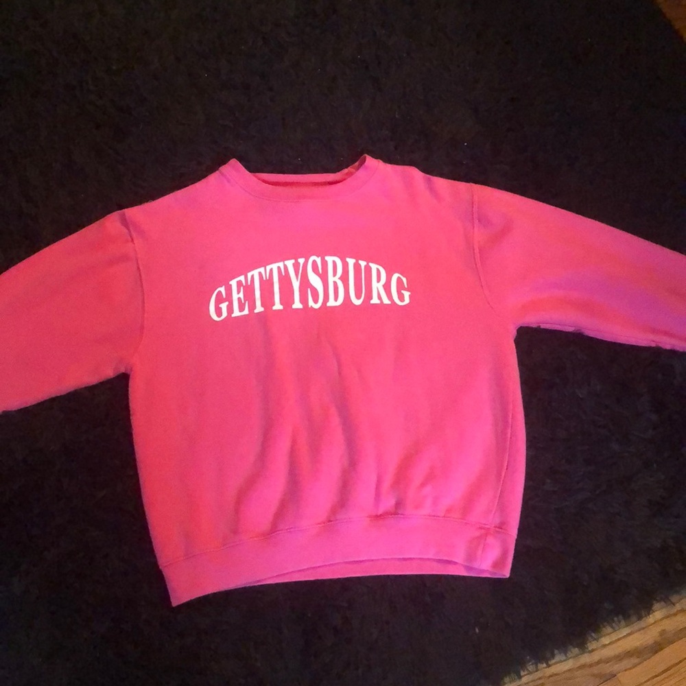 GettysBurg pink pull over hoodless sweatshirt.